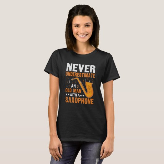 Never Underestimate Old Man Saxophone Player Music T-Shirt (Vorne ganz)