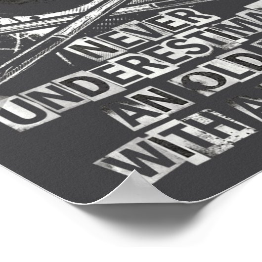 Never Underestimate Old Man With A Cue Stick Billi Poster (Ecke)