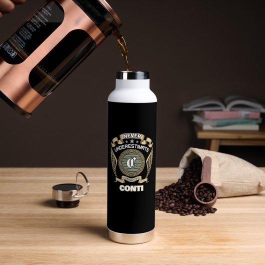 NEVER UNDERESTIMATE POWER OF A CONTI TRINKFLASCHE (Kaffee (gedreht))