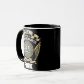 NEVER_UNDERESTIMATE_POWER_OF_A_FINK TASSE (Vorderseite Links)