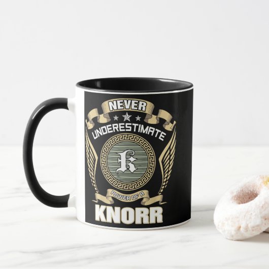 NEVER_UNDERESTIMATE_POWER_OF_A_KNORR TASSE (Mit Donut)