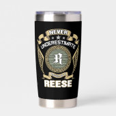 NEVER_UNDERESTIMATE_POWER_OF_A_REESE THERMOBECHER (Vorderseite)