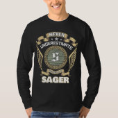 NEVER UNDERESTIMATE POWER OF A SAGER T-Shirt (Vorderseite)
