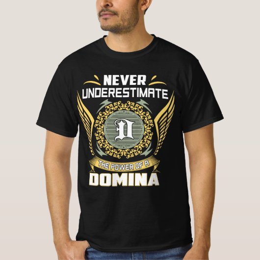Never Underestimate The Power Of A Domina T-Shirt (Vorderseite)