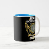 Never Underestimate The Power Of A Dorn Zweifarbige Tasse (VorderseiteRechts)