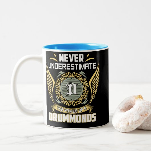 Never Underestimate The Power Of A Drummonds Zweifarbige Tasse (Mit Donut)