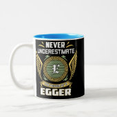 Never Underestimate The Power Of A Egger Zweifarbige Tasse (Links)