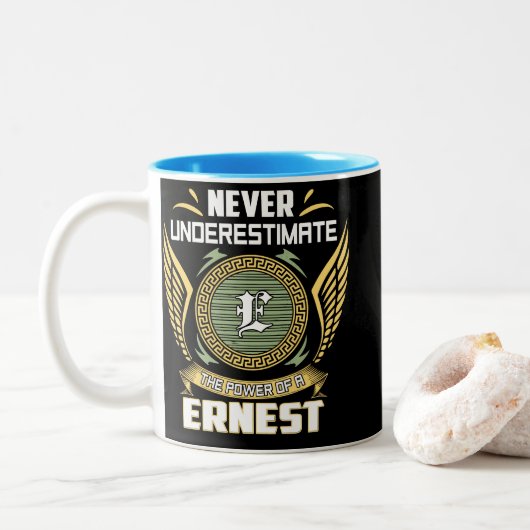 Never Underestimate The Power Of A Ernest Zweifarbige Tasse (Mit Donut)