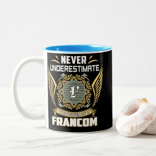 Never Underestimate The Power Of A Francom Zweifarbige Tasse (Mit Donut)