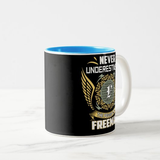 Never Underestimate The Power Of A Freeman Zweifarbige Tasse (VorderseiteRechts)