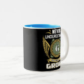 Never Underestimate The Power Of A Groom Zweifarbige Tasse (VorderseiteRechts)