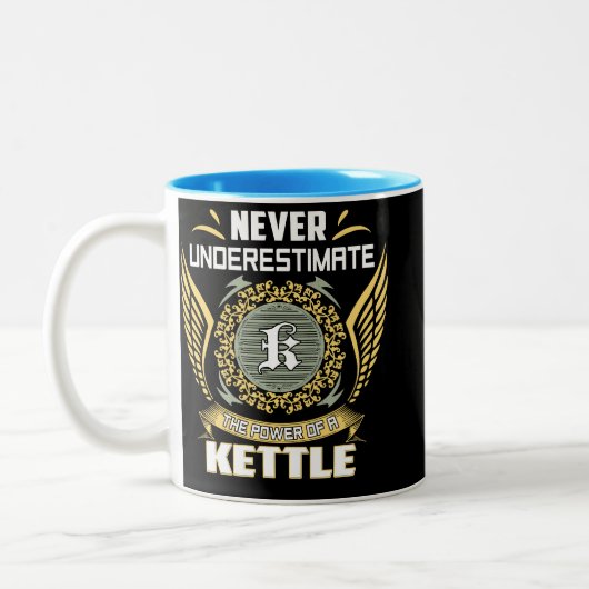 Never Underestimate The Power Of A Kettle Zweifarbige Tasse (Links)