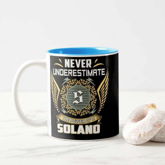 Never Underestimate The Power Of A Solano Zweifarbige Tasse (Mit Donut)