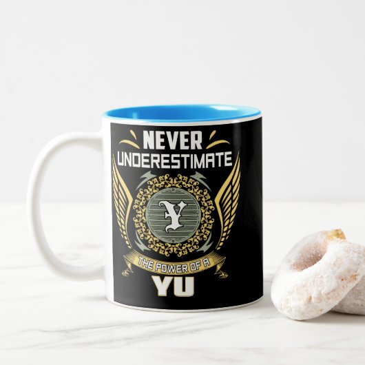 Never Underestimate The Power Of A Yu Zweifarbige Tasse (Mit Donut)