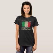 Never Underestimate The Power of an Italian Woman T-Shirt (Vorne ganz)