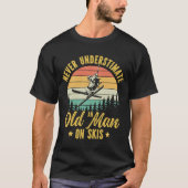 Never Understimate an Old Man On Skis funny T-Shirt (Vorderseite)