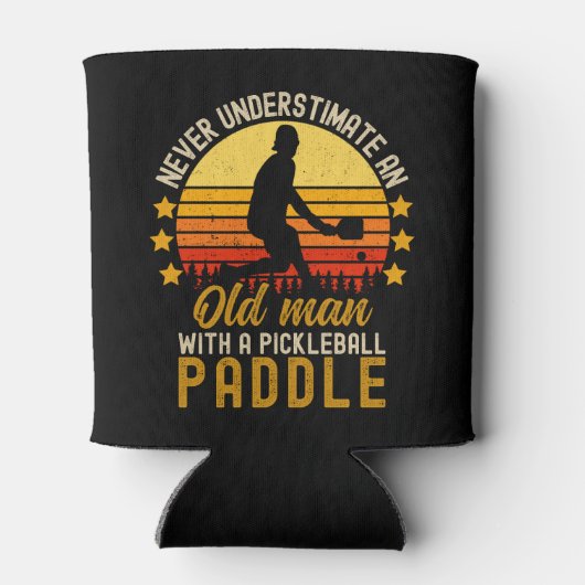 Never Understimate an Old Man With a Pickleball Dosenkühler (Rückseite)