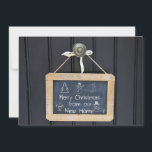 New Address Chalkboard Christmas Card Feiertagskarte<br><div class="desc">Wir haben uns bewegt! Nach all der Arbeit und Stress, sagen Sie ihnen, Sie haben eine neue Adresse! Es gibt keinen besseren (und einfacheren) Weg, die Nachrichten zu verbreiten, als ihnen eine Adresse Ankündigung Weihnachtskarte. Es gibt viele verschiedene Karten, also wählen Sie das Design und die Formulierung, die Sie wollen,...</div>