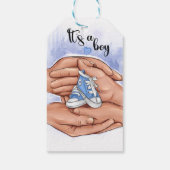 New Baby Announcement – Parents Holding Baby 👣 Geschenkanhänger (Rückseite)