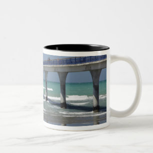 New Brighton Pier, Christchurch Zweifarbige Tasse