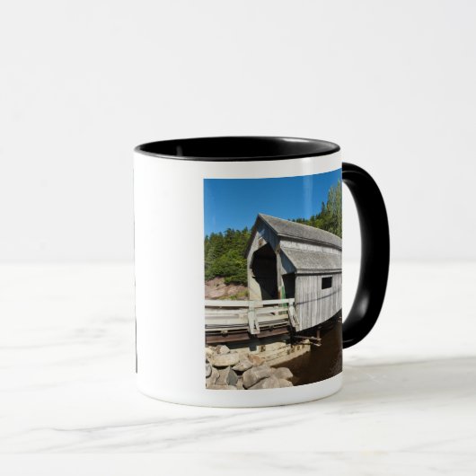 New Brunswick, Kanada. Irischer Fluss Tasse (VorderseiteRechts)