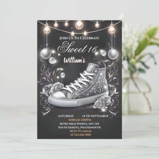 New Chic Shoe Girl Sweet 16 Sneaker Ball Geburtsta Einladung (Stehend Vorderseite)