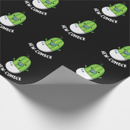 New cumber Funny Veggie Cucumber Pun Dark BG Geschenkpapier (Ecke)