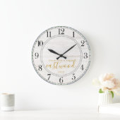 New Gold Monogram Wedding Große Wanduhr (Zuhause)