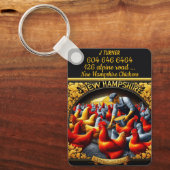New Hampshire Red Chickens in Coop Schlüsselanhänger (Vorderseite)