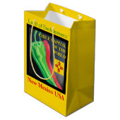 New Mexico Chile Land der Verzauberung Rot oder Gr Mittlere Geschenktüte (Rückseite Schrägansicht)
