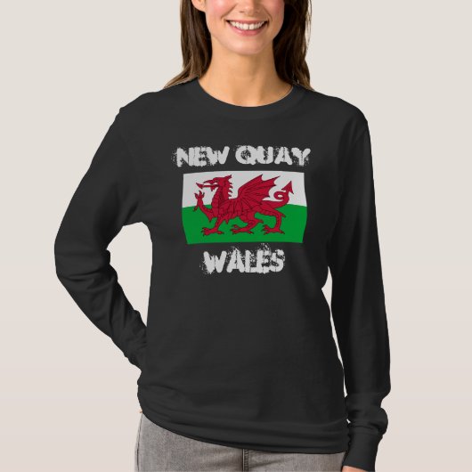 New Quay, Wales mit walisischer Flagge T-Shirt (Vorderseite)