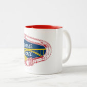 New River Gorge Klettern Carabiner Zweifarbige Tasse (VorderseiteRechts)