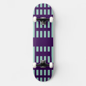 New Stylish Skateboard with Modern Stripe Pattern (Vorderseite)