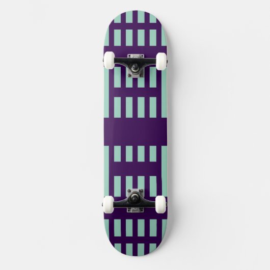 New Stylish Skateboard with Modern Stripe Pattern (Vorderseite)