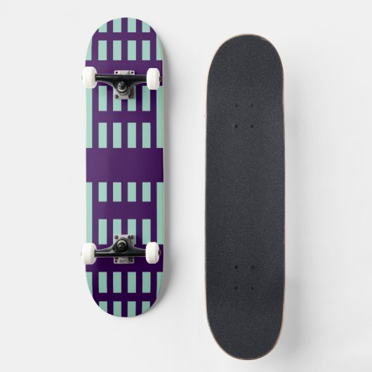 New Stylish Skateboard with Modern Stripe Pattern (Vorderseite)