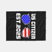 New Us Citizen Est 2025 American Immigrant Citizen Fleecedecke (Vorderseite (Horizontal))