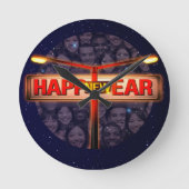 New Year Celebration : New Happiness: 31 December  Runde Wanduhr (Vorderseite)