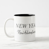 New Year New Adventures | Black & White Typography Zweifarbige Tasse (Links)
