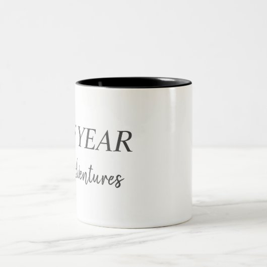 New Year New Adventures | Black & White Typography Zweifarbige Tasse (Mittel)