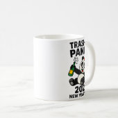 New Years Eve 2026 Trashed Panda Premium Kaffeetasse (VorderseiteRechts)