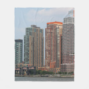 NEW YORK - 5. JULI 2015: Long Island City Wasserfi Fleecedecke