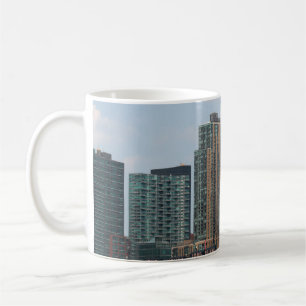 NEW YORK - 5. JULI 2015: Long Island City Wasserfi Kaffeetasse