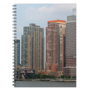 NEW YORK - 5. JULI 2015: Long Island City Wasserfi Notizblock
