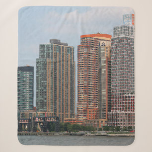 NEW YORK - 5. JULI 2015: Long Island City Wasserfi Sherpadecke