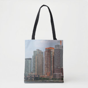 NEW YORK - 5. JULI 2015: Long Island City Wasserfi Tasche