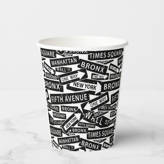 New York Black and White Pattern Pappbecher (Rückseite)