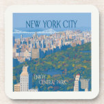 New York City | Der Central Park Getränkeuntersetzer<br><div class="desc">Anderson Design Group ist eine preisgekrönte Illustrations- und Designfirma in Nashville,  Tennessee. Der Gründer Joel Anderson leitet ein Team talentierter Künstler,  um originale Posterkunst zu kreieren,  die wie Vintage Werbedrucke von den 1920er bis 1960er Jahren aussieht.</div>