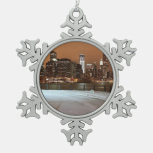New York City erblendete im Schnee Schneeflocken Zinn-Ornament