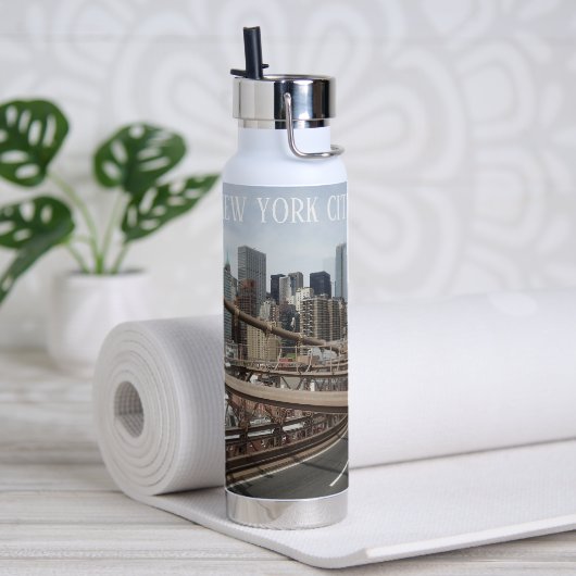 New York City Lower Manhattan Skyline Trinkflasche (Yoga)