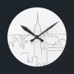 New York City Minimal Line Runde Wanduhr<br><div class="desc">Minimal Line Art - New York City - Schwarz und Weiß Skizze - Linien Zeichnungen.</div>